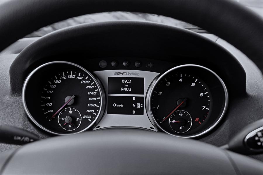  Mercedes-Benz ML63 AMG 2007 года  (фото 29 из 42)